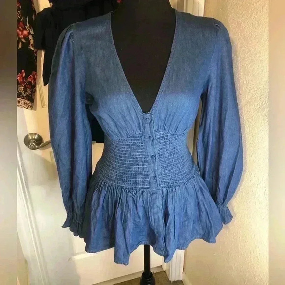 Women’s Deep V Top size Small - Picture 3 of 15